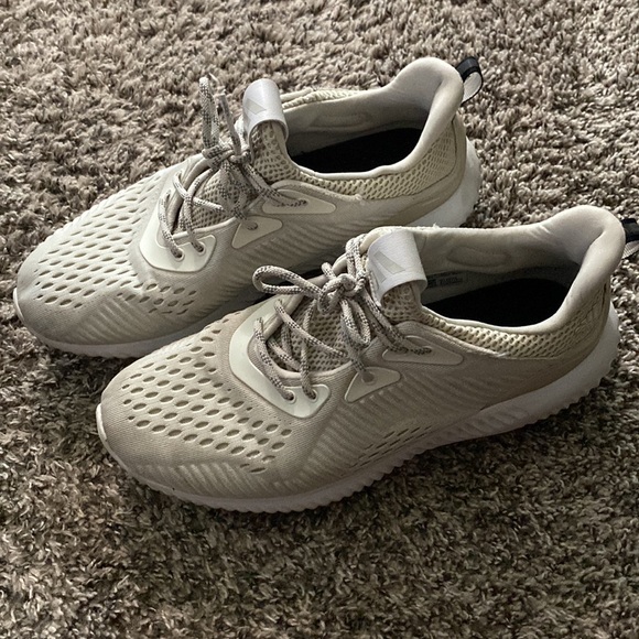 Adidas AlphaBounce size 8.5 - Picture 2 of 4